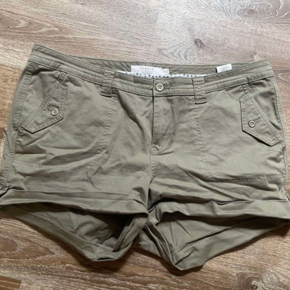 Torrid size 22W Light Green shorts